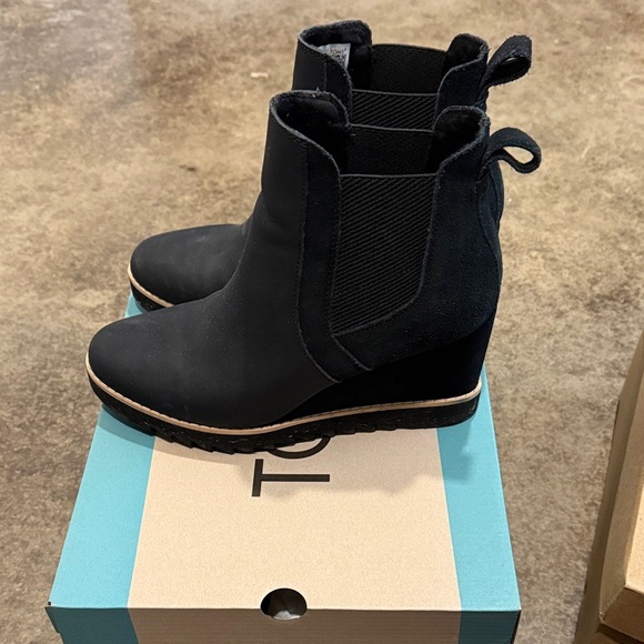 TOMS Women's Sleek Black Ankle Booties - Picture 7 of 8